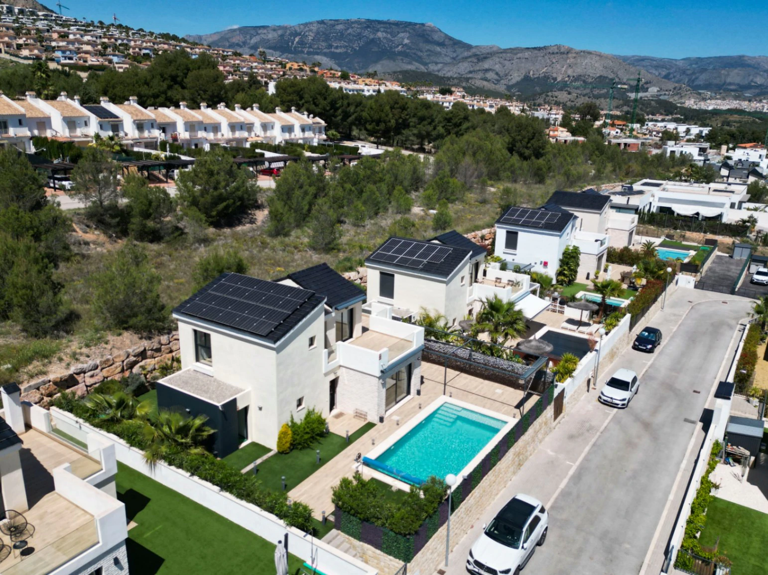 Polop: Moderne villa met panoramisch zicht