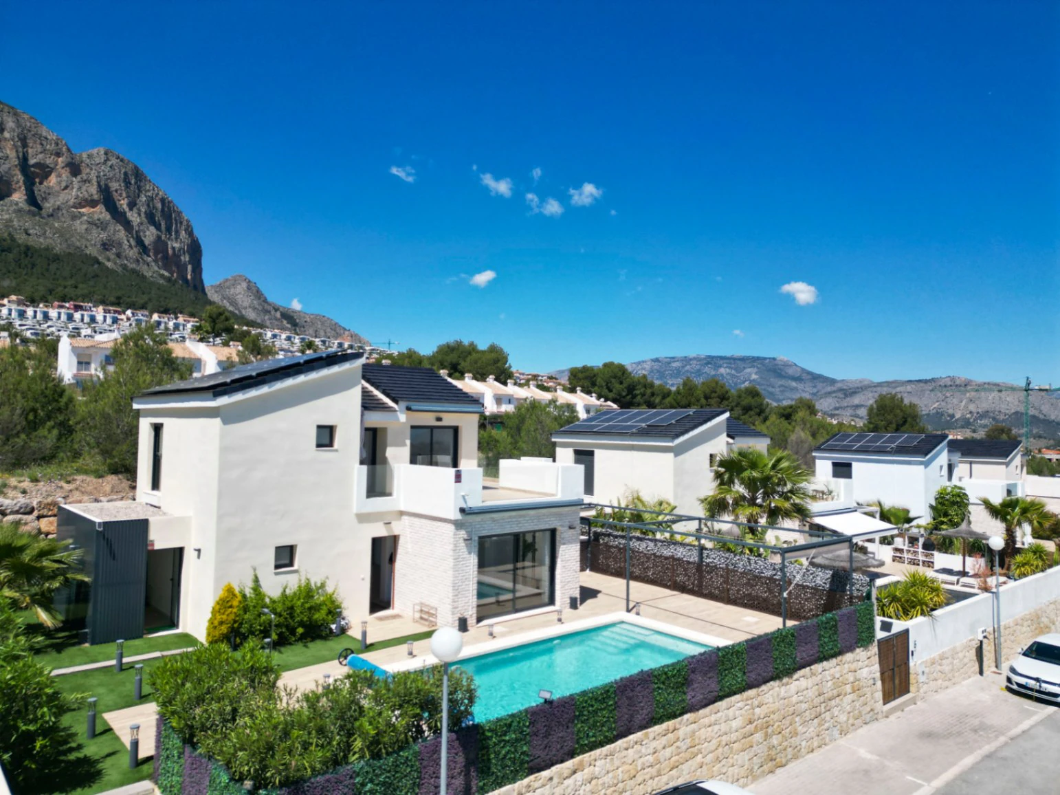 Polop: Moderne villa met panoramisch zicht