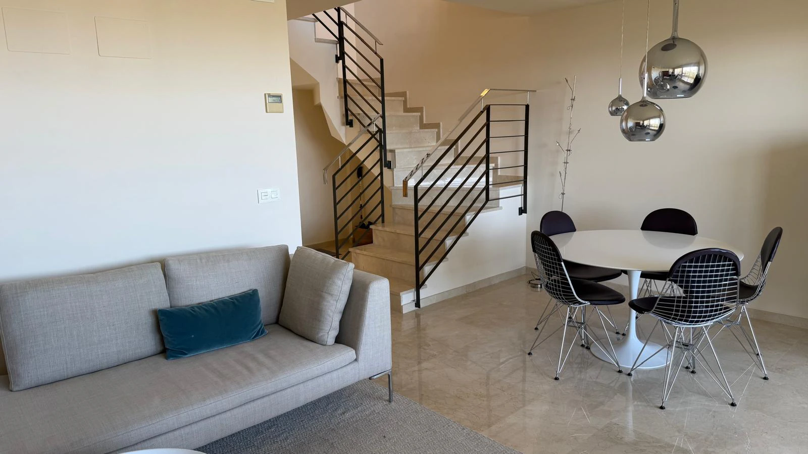 Finestrat: Prachtige duplexwoning met een panoramisch zicht