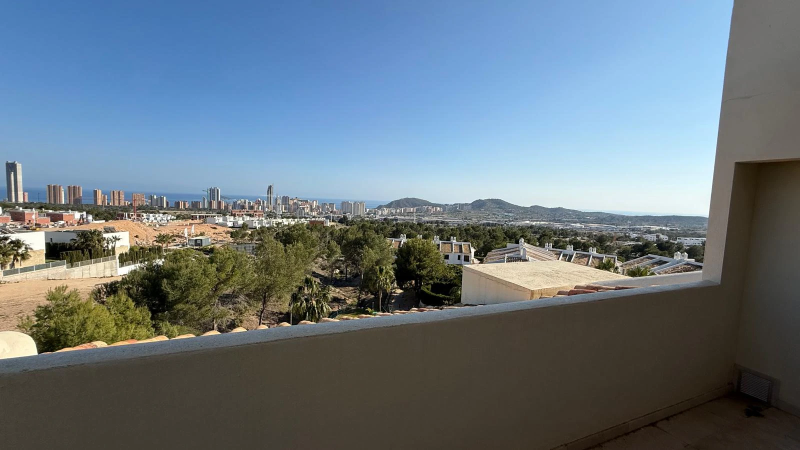 Finestrat: Prachtige duplexwoning met een panoramisch zicht