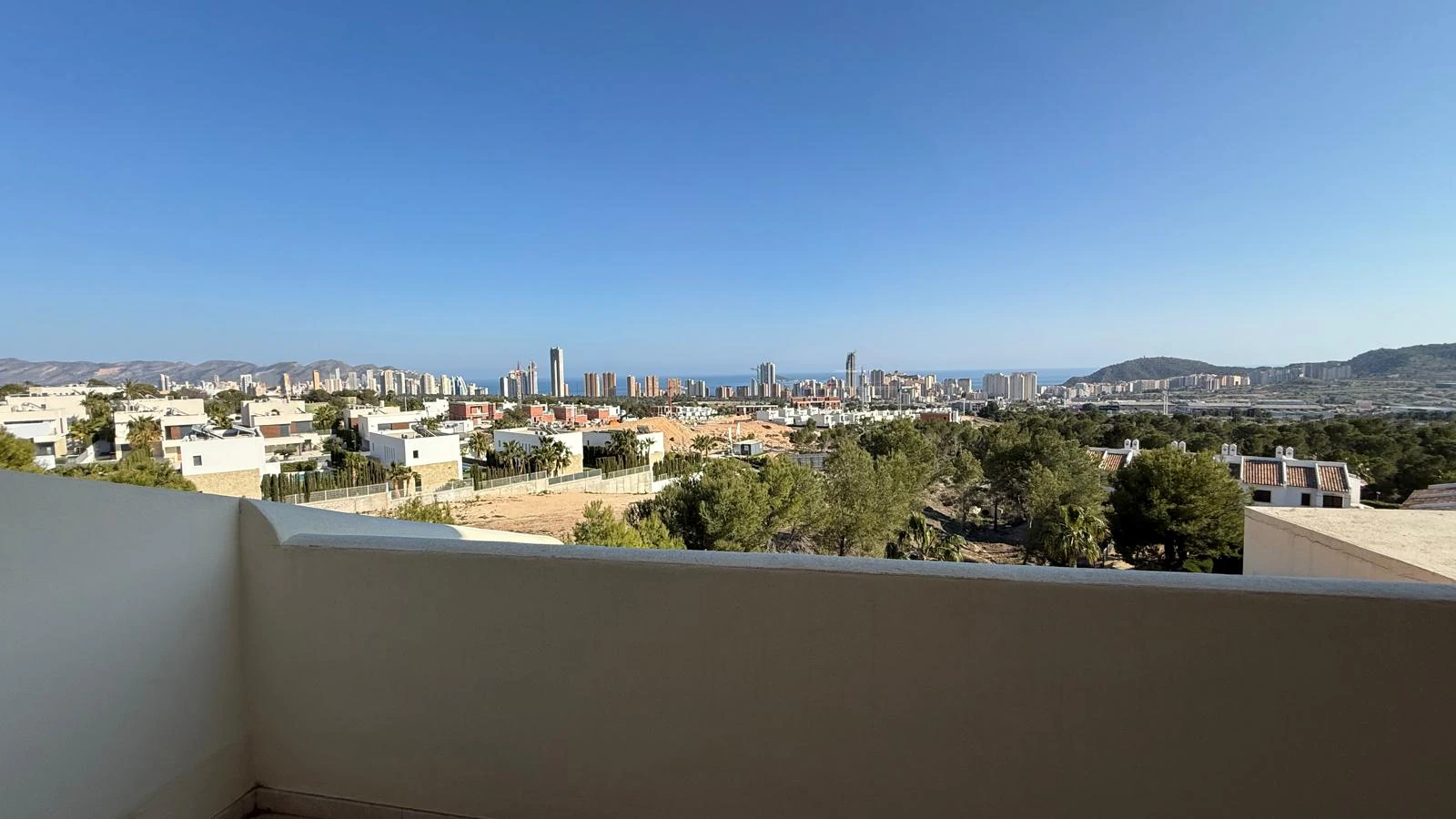 Finestrat: Prachtige duplexwoning met een panoramisch zicht