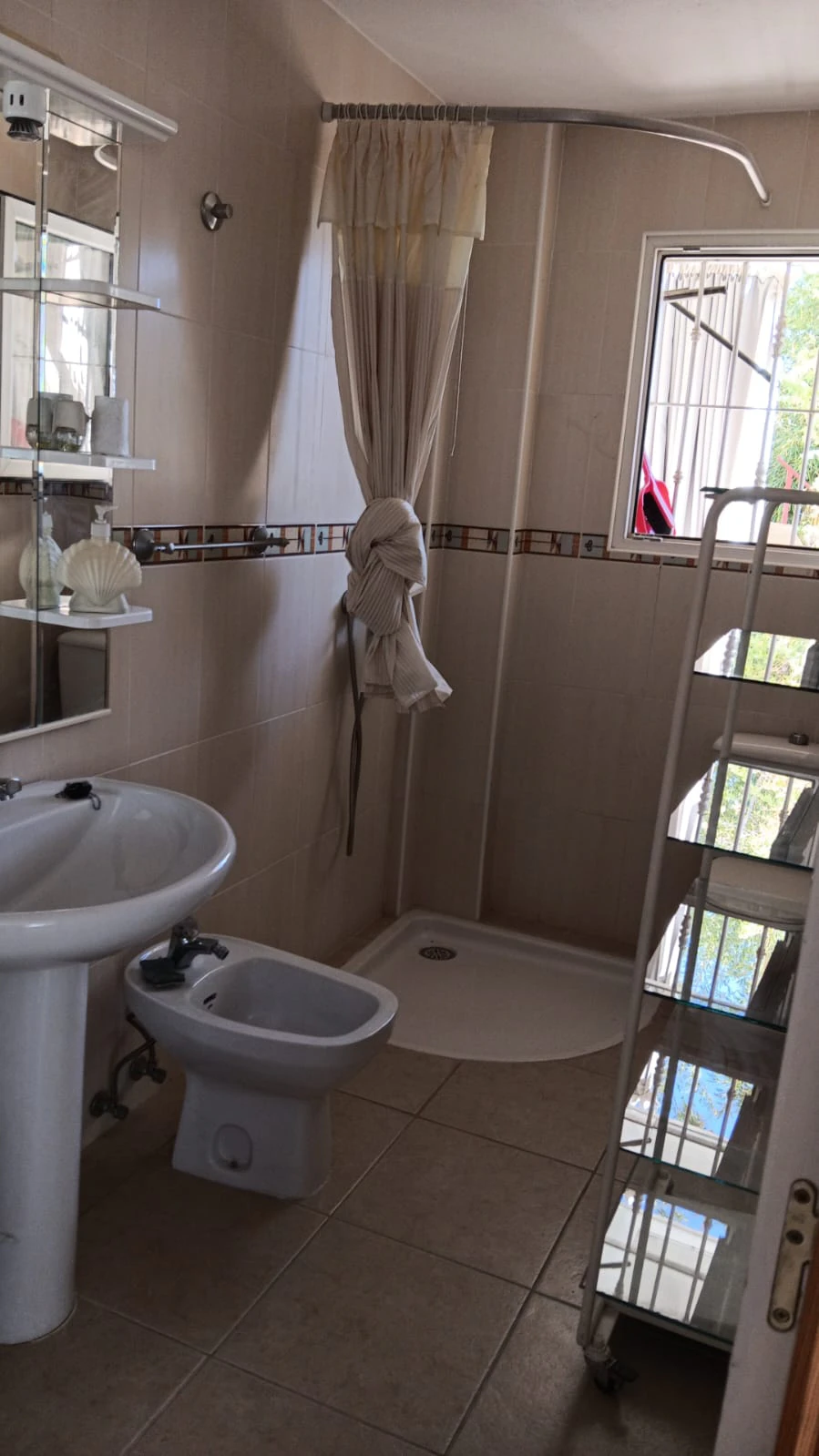 Villa in La Nucia met groot stuk grond.