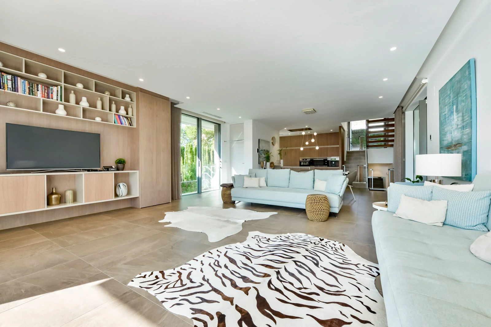 Moderne luxe villa in Sierra Cortina met een groot perceel
