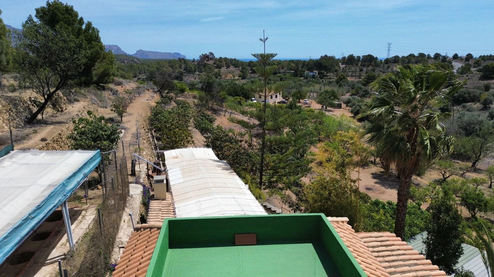 Villa in La Nucia met groot stuk grond.