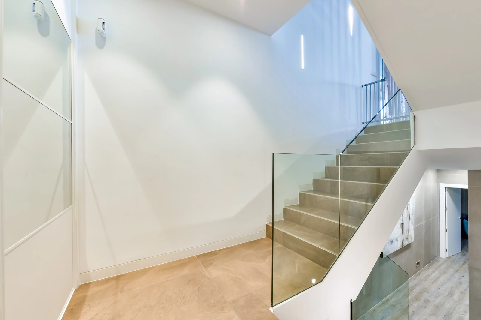 Moderne luxe villa in Sierra Cortina met een groot perceel