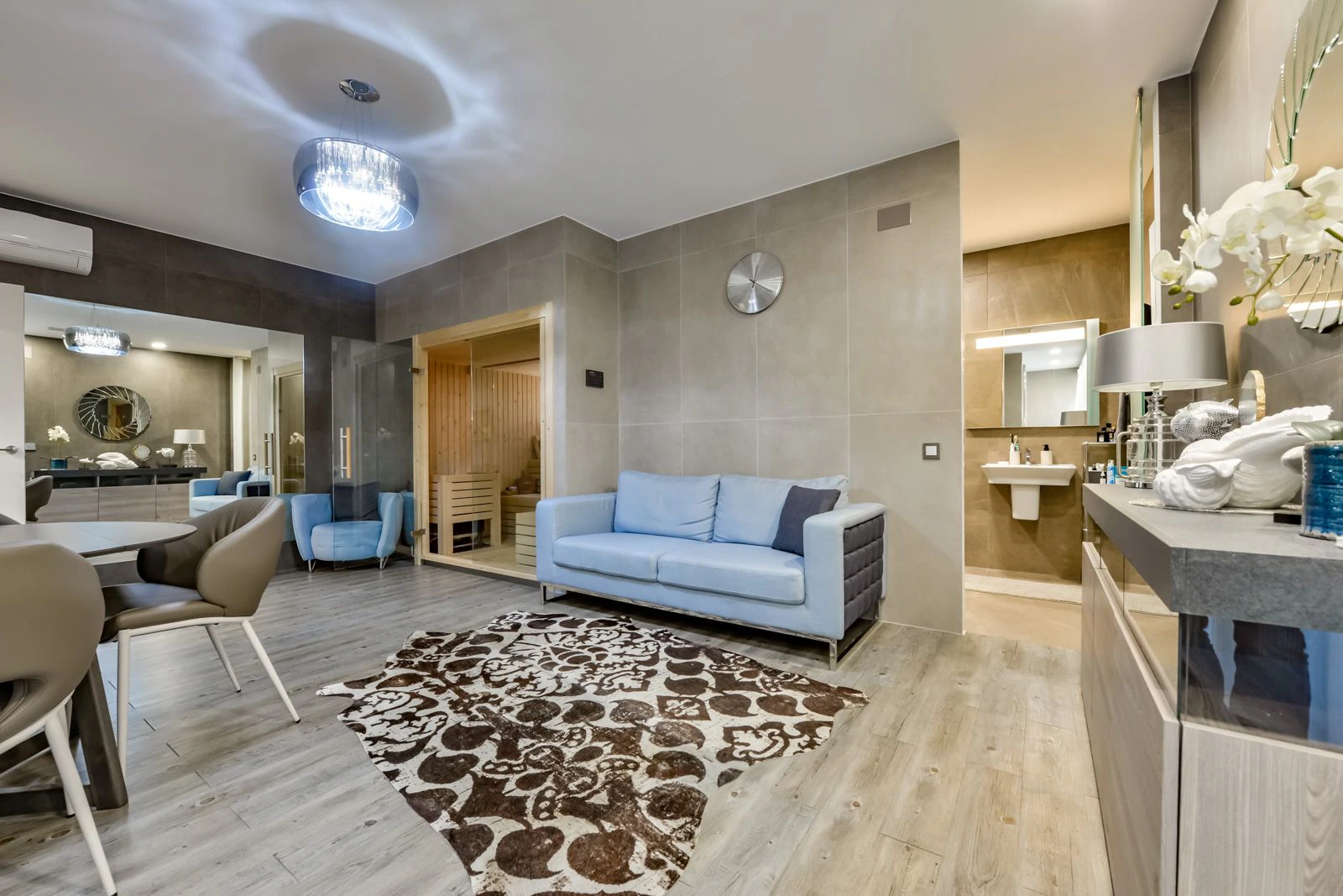 Moderne luxe villa in Sierra Cortina met een groot perceel