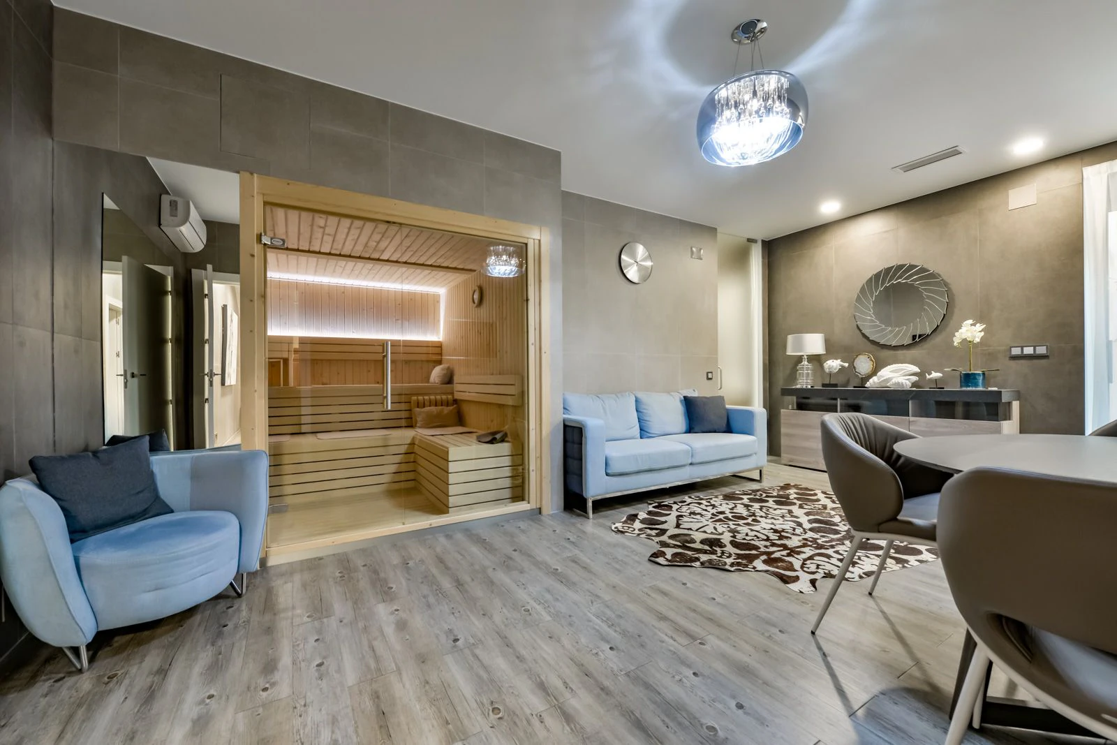 Moderne luxe villa in Sierra Cortina met een groot perceel