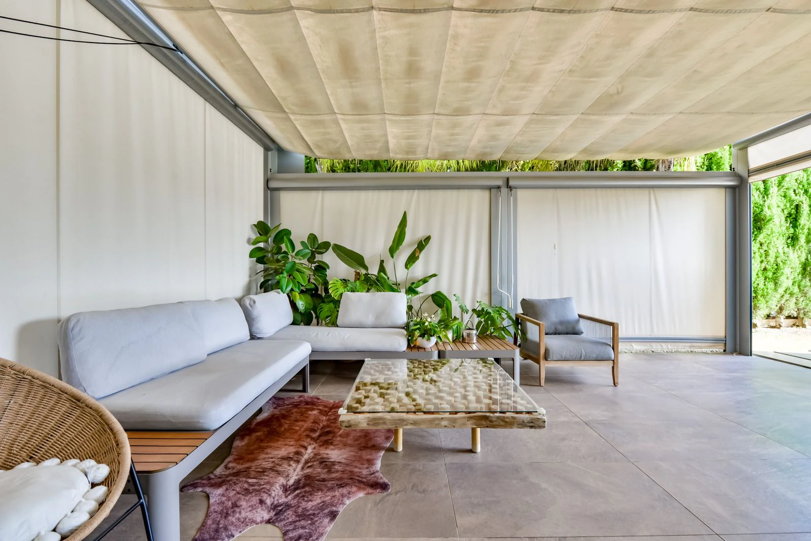 Moderne luxe villa in Sierra Cortina met een groot perceel