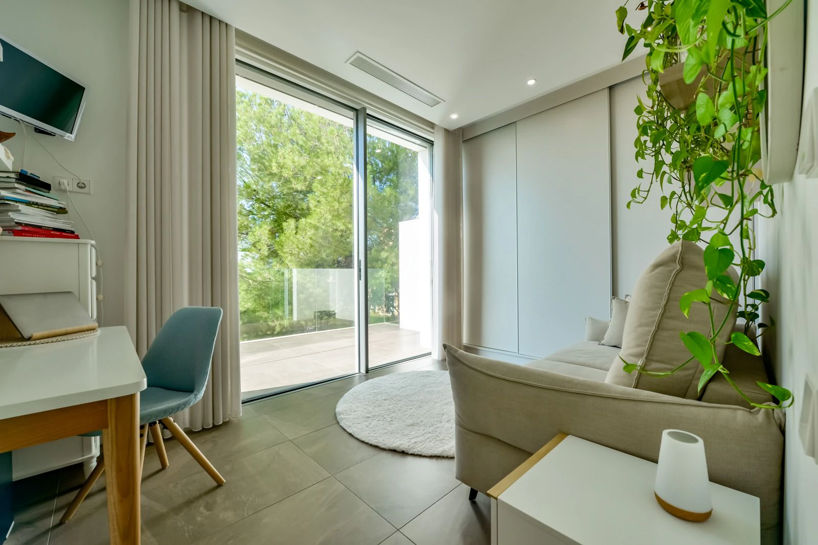 Moderne luxe villa in Sierra Cortina met een groot perceel