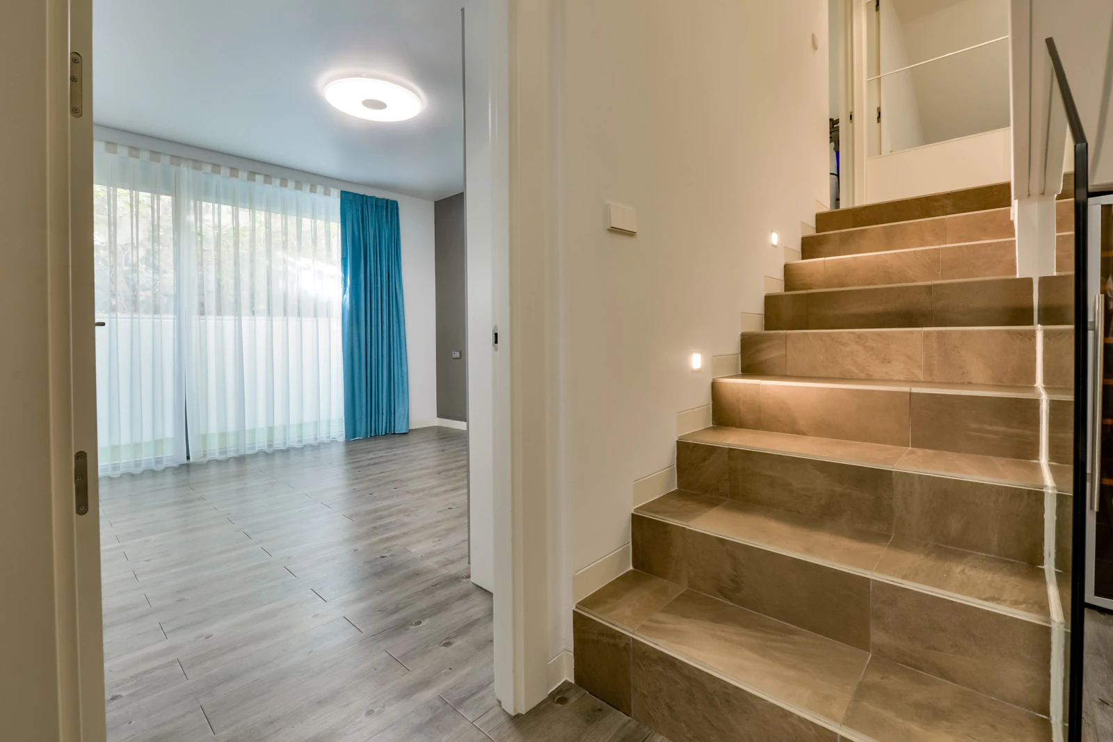 Moderne luxe villa in Sierra Cortina met een groot perceel