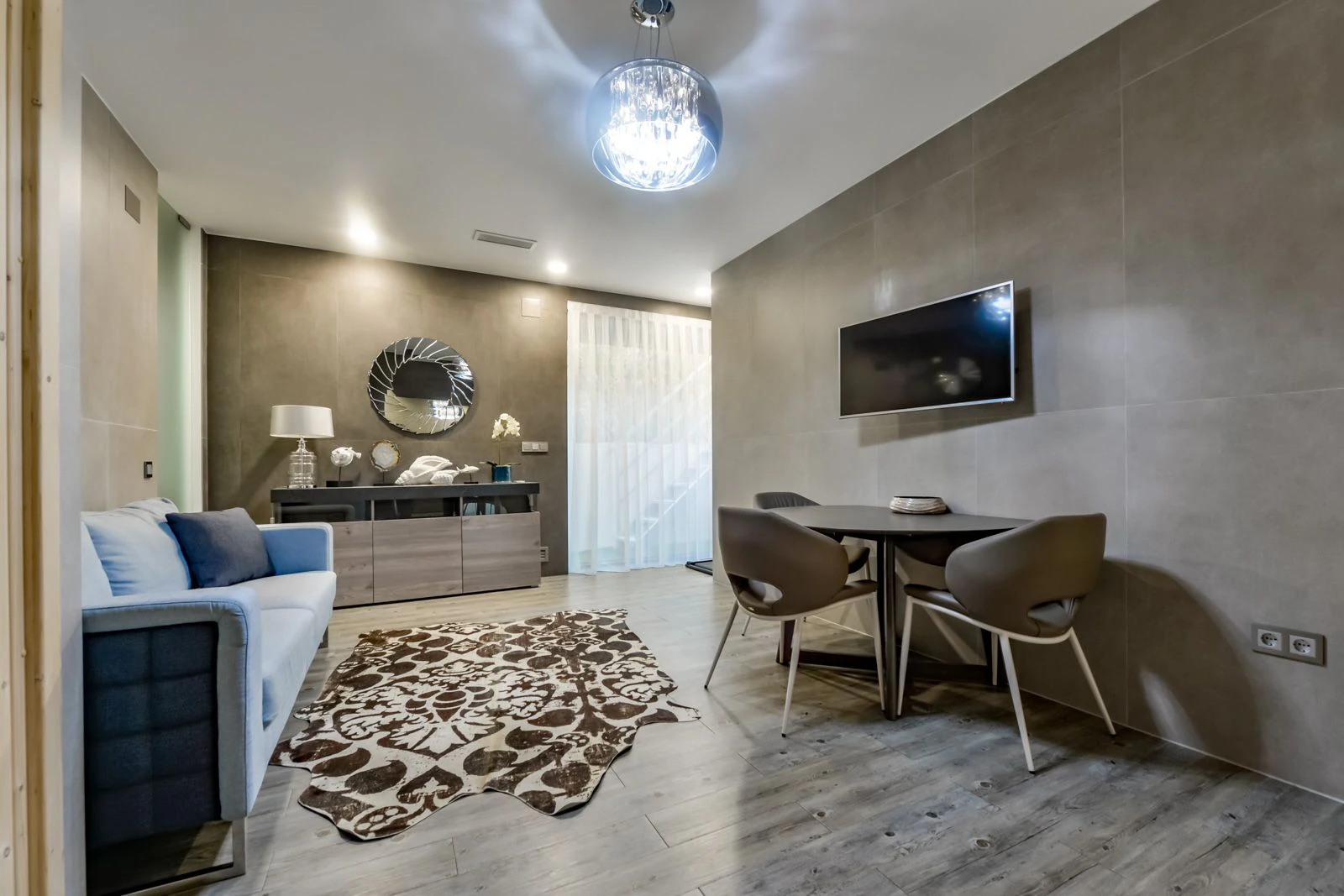 Moderne luxe villa in Sierra Cortina met een groot perceel