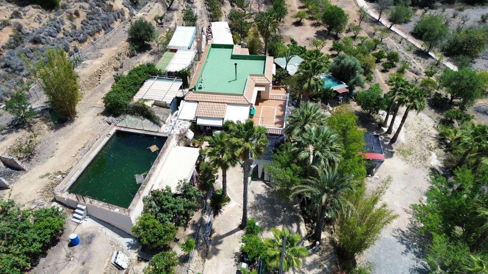 Villa in La Nucia met groot stuk grond.