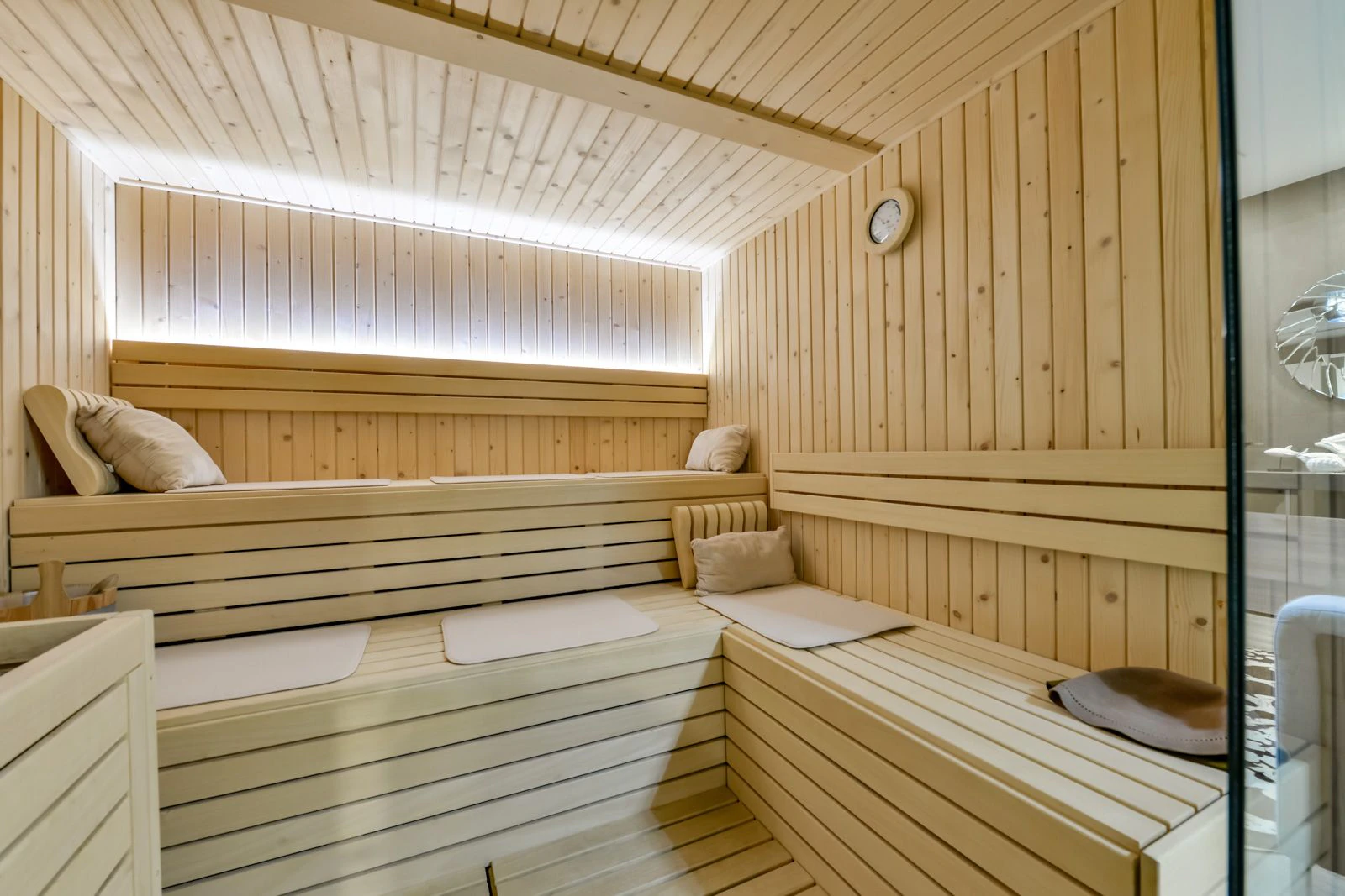 Moderne luxe villa in Sierra Cortina met een groot perceel