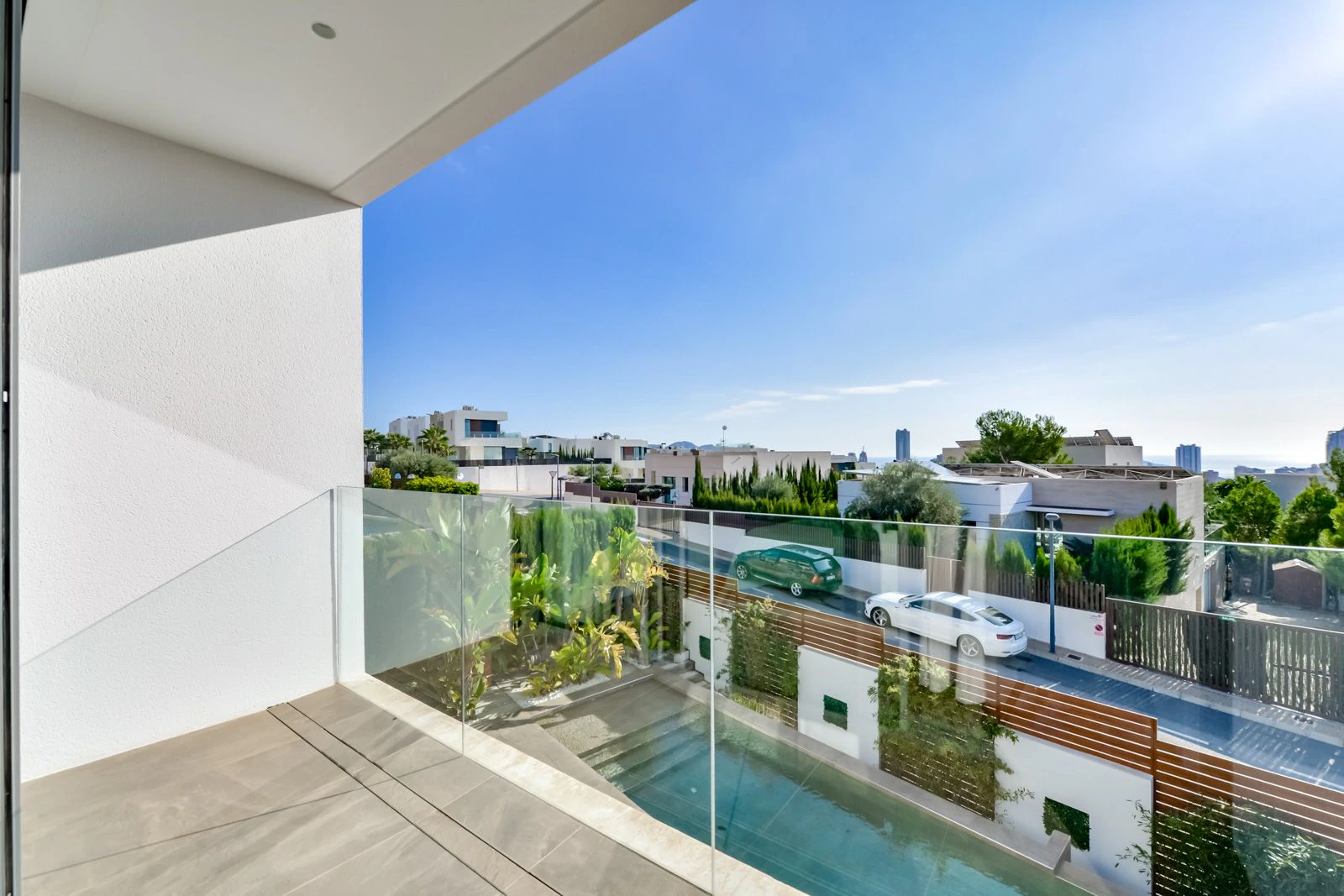 Moderne luxe villa in Sierra Cortina met een groot perceel