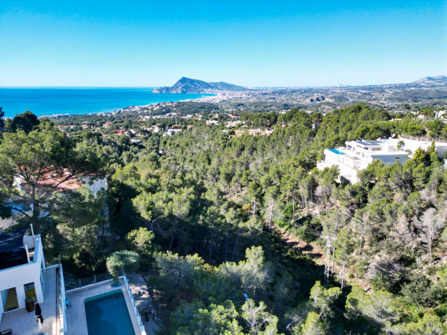 Altea: Ruime gelijkvloerse villa met panoramisch zeezicht
