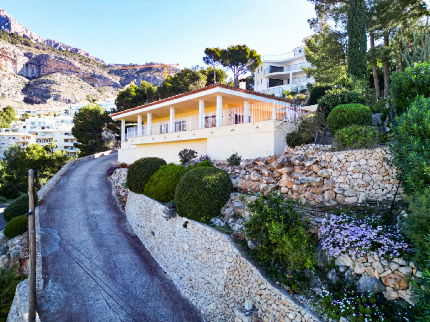 Altea: Ruime gelijkvloerse villa met panoramisch zeezicht