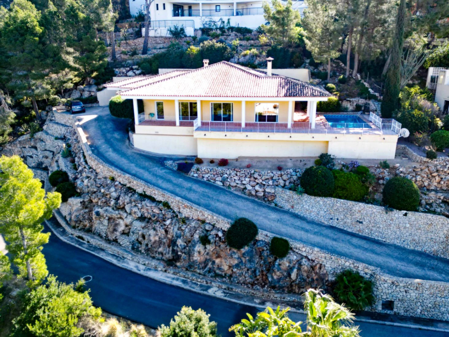 Altea: Ruime gelijkvloerse villa met panoramisch zeezicht