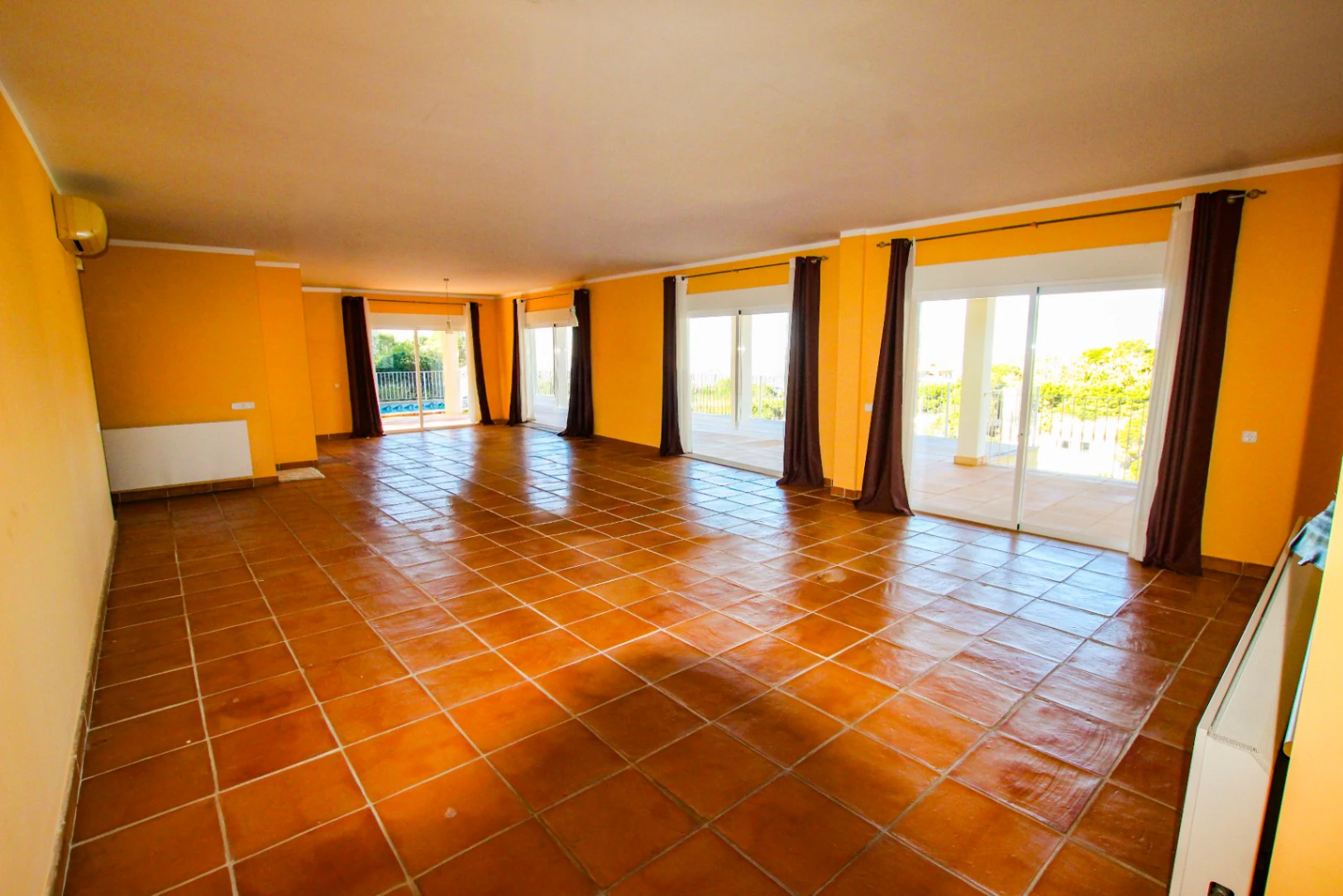 Altea: Ruime gelijkvloerse villa met panoramisch zeezicht