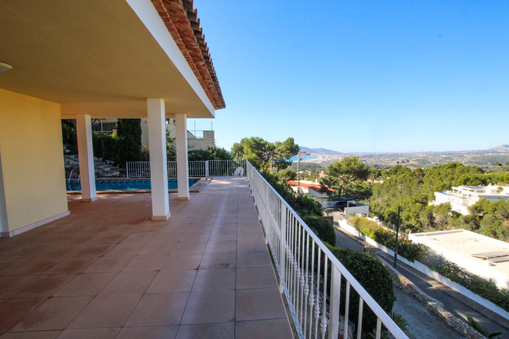 Altea: Ruime gelijkvloerse villa met panoramisch zeezicht