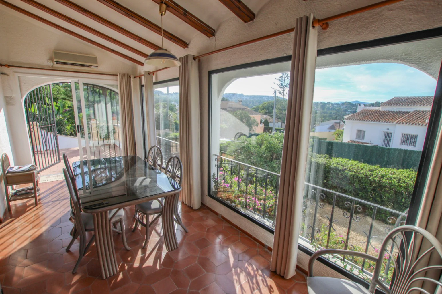 Javea: Charmante hoekwoning met 4 slaapkamers
