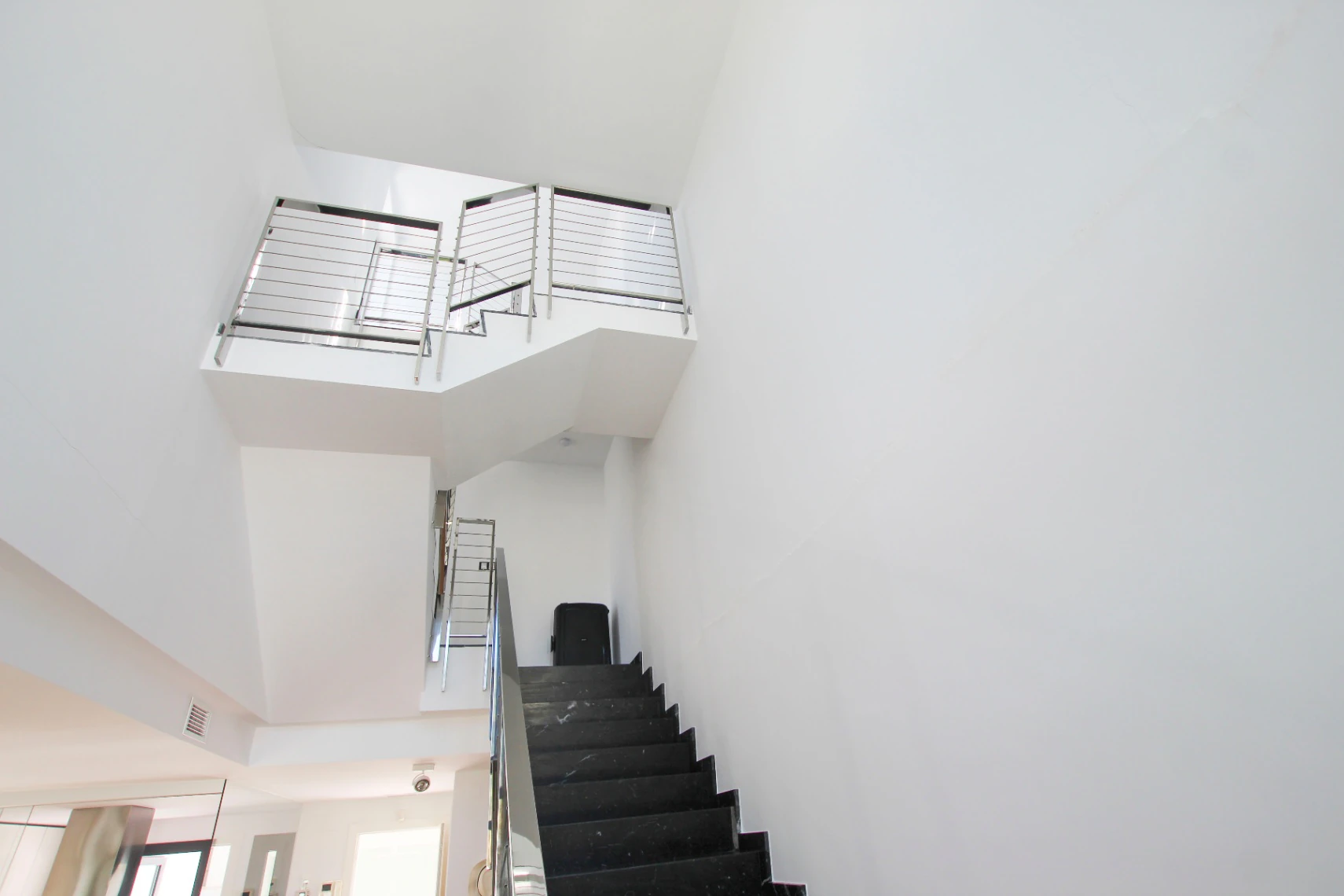 Albir: Moderne hoekwoning met veel licht op wandelafstand van het centrum