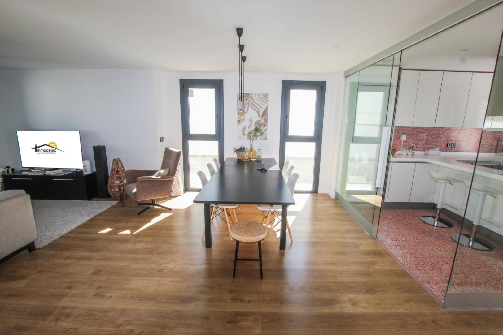 Albir: Moderne hoekwoning met veel licht op wandelafstand van het centrum