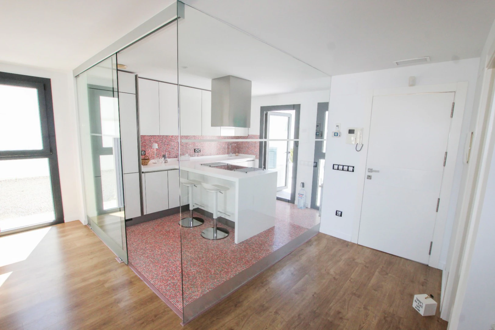 Albir: Moderne hoekwoning met veel licht op wandelafstand van het centrum