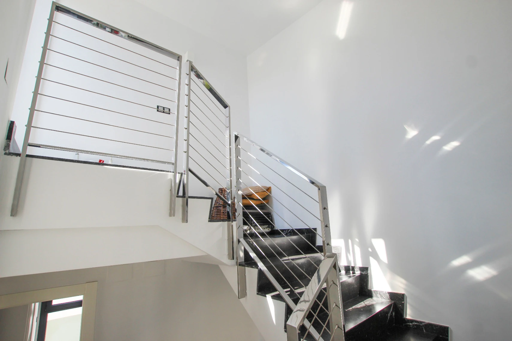 Albir: Moderne hoekwoning met veel licht op wandelafstand van het centrum