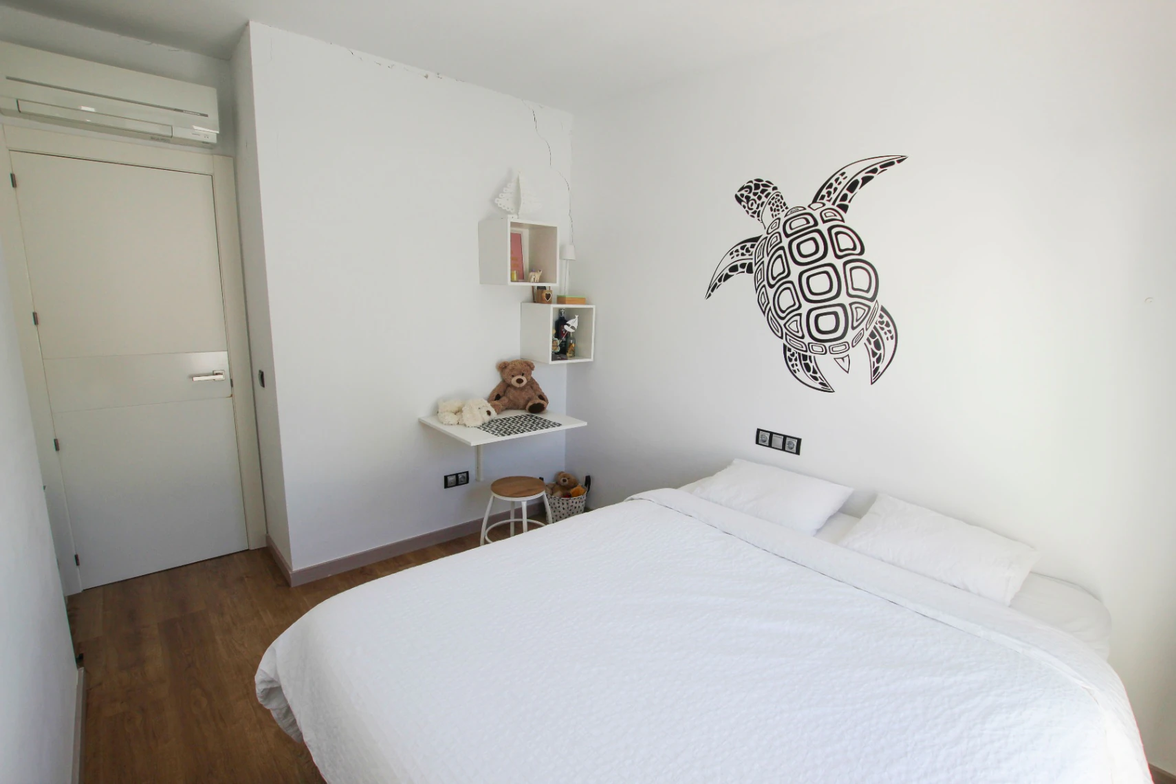 Albir: Moderne hoekwoning met veel licht op wandelafstand van het centrum