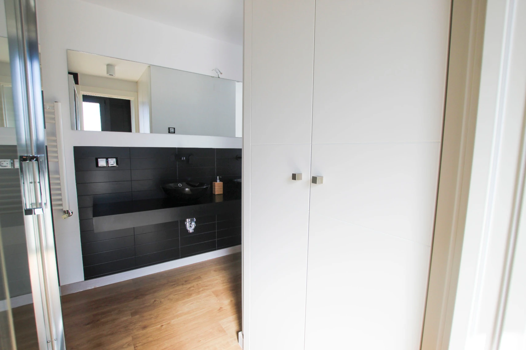 Albir: Moderne hoekwoning met veel licht op wandelafstand van het centrum