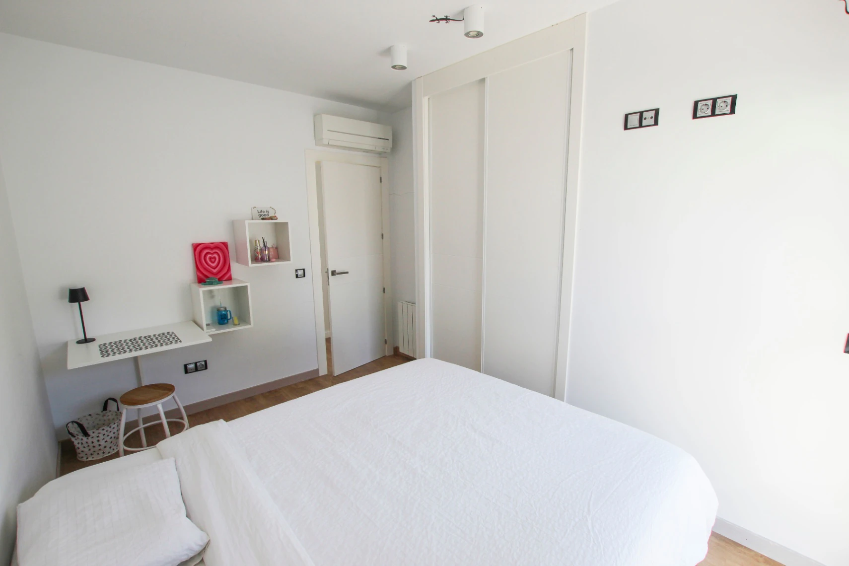 Albir: Moderne hoekwoning met veel licht op wandelafstand van het centrum