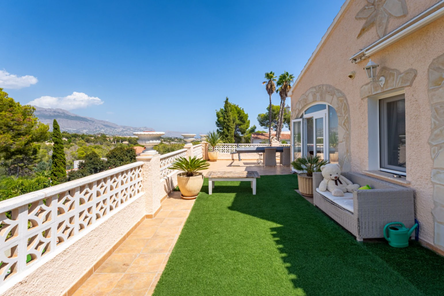 Villa de luxe sur un terrain de 5943 m2 avec vue panoramique.