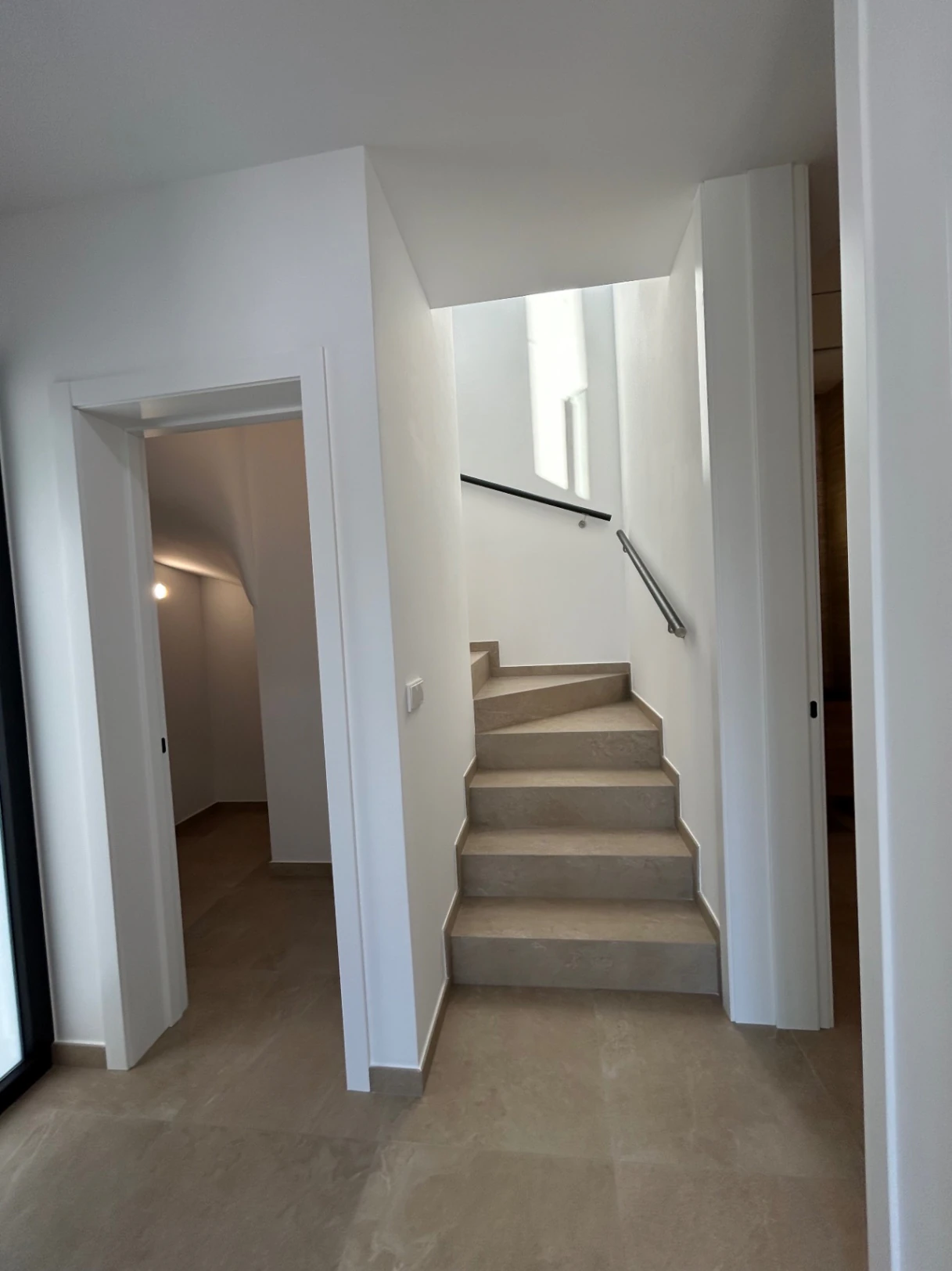 Instapklare nieuwbouwvilla met zeezicht te koop in La Fustera, Benissa