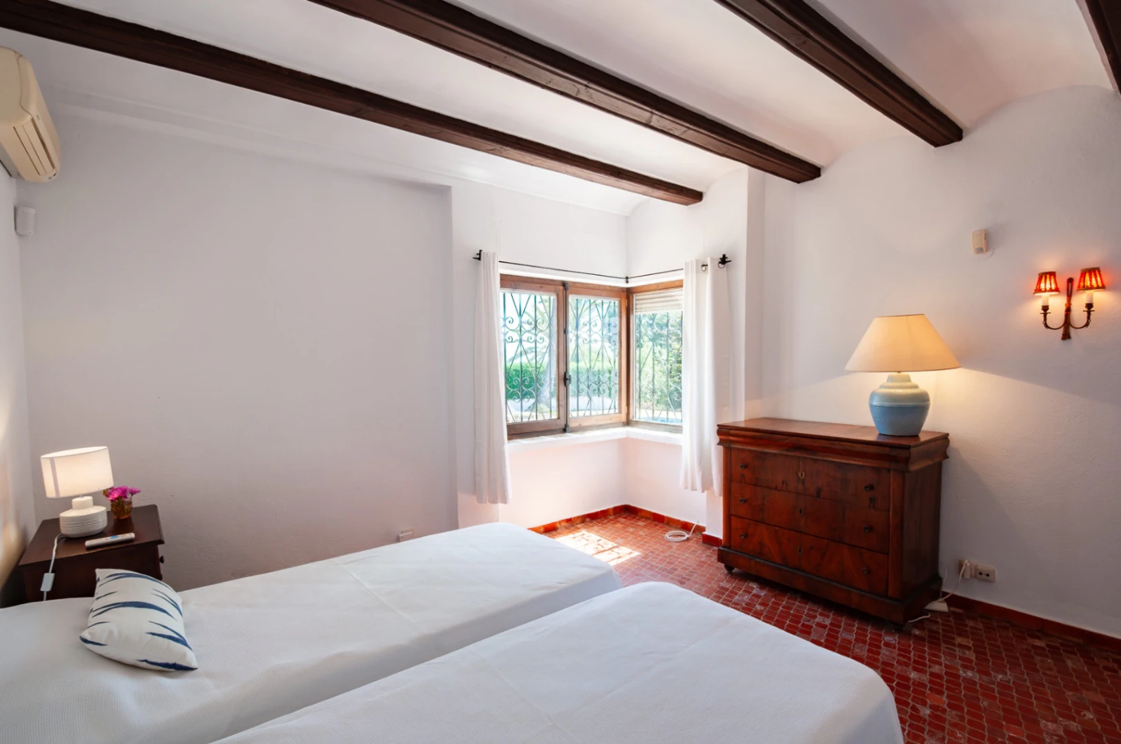 Villa met open zicht en gedeeltelijk zeezicht te koop in Pla Del Mar, Moraira