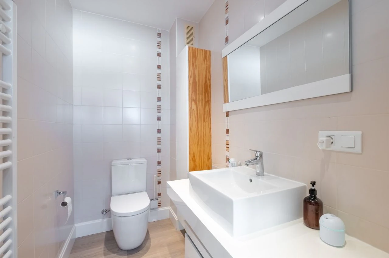 Villa moderne de deux habitations avec piscine, à deux pas de tous les services.