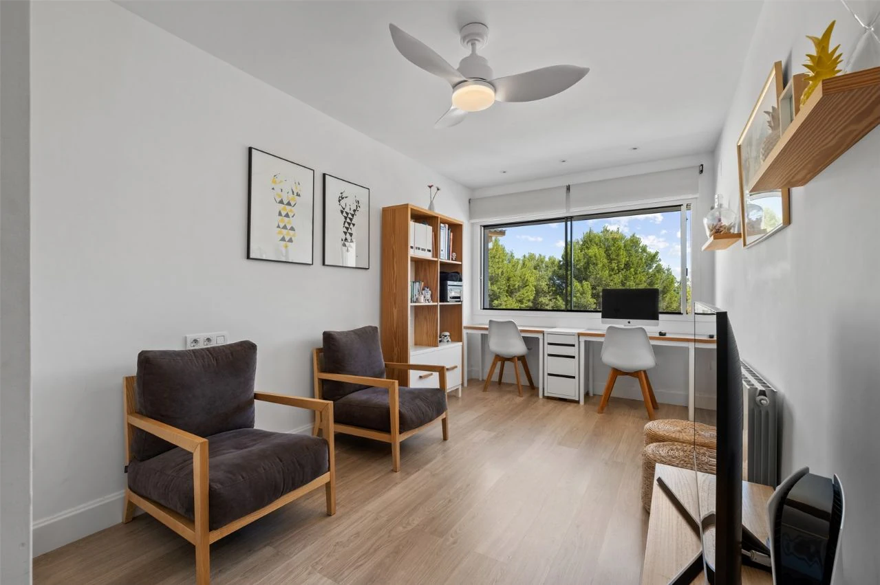 Villa moderne de deux habitations avec piscine, à deux pas de tous les services.