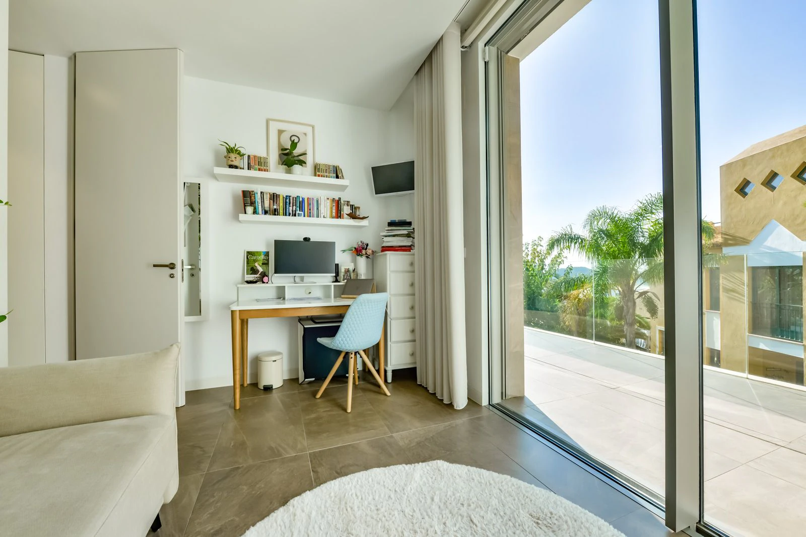 Moderne luxe villa in Sierra Cortina met een groot perceel