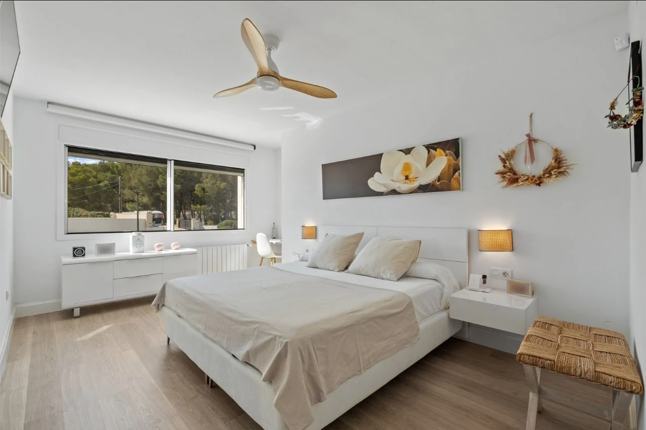 Villa moderne de deux habitations avec piscine, à deux pas de tous les services.