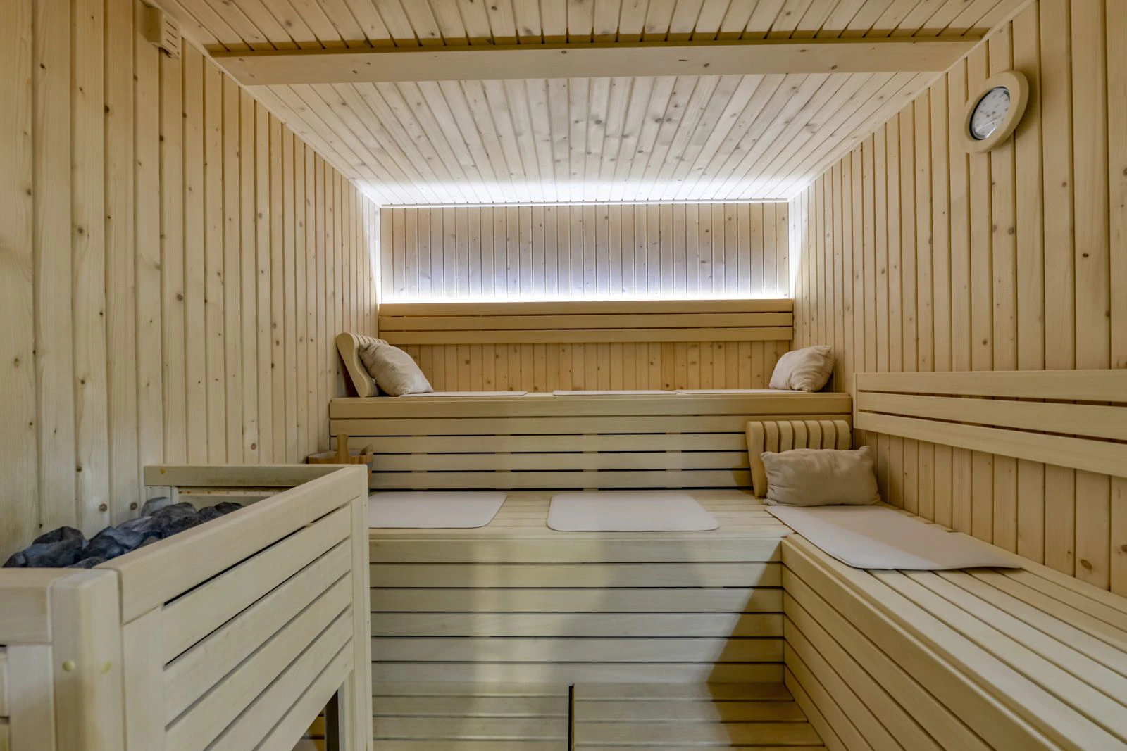 Moderne luxe villa in Sierra Cortina met een groot perceel