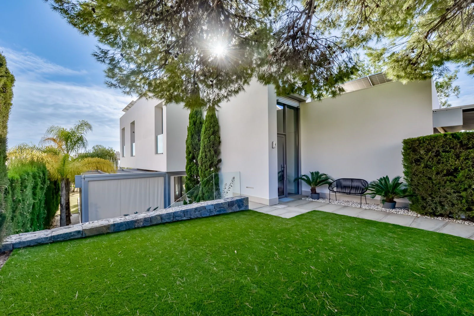 Moderne luxe villa in Sierra Cortina met een groot perceel
