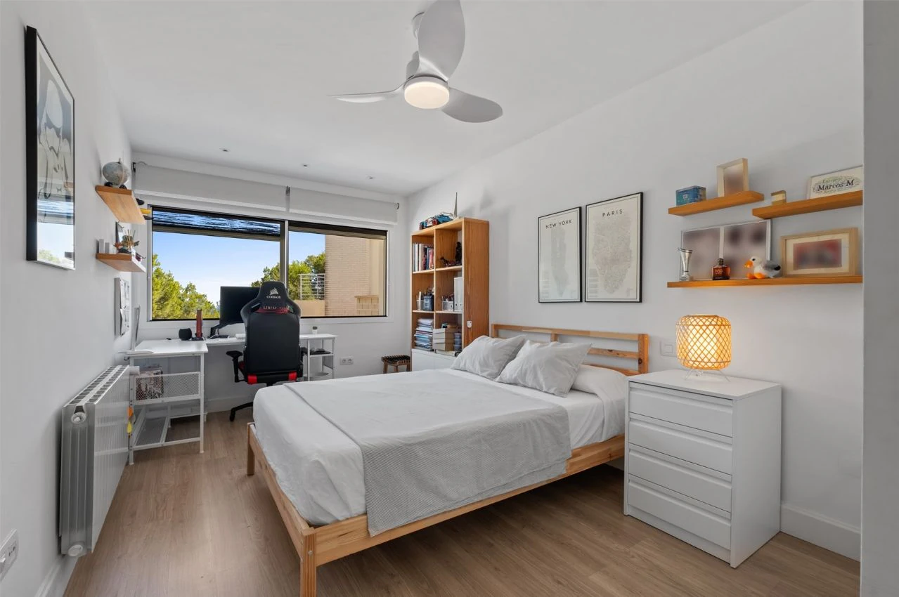 Villa moderne de deux habitations avec piscine, à deux pas de tous les services.