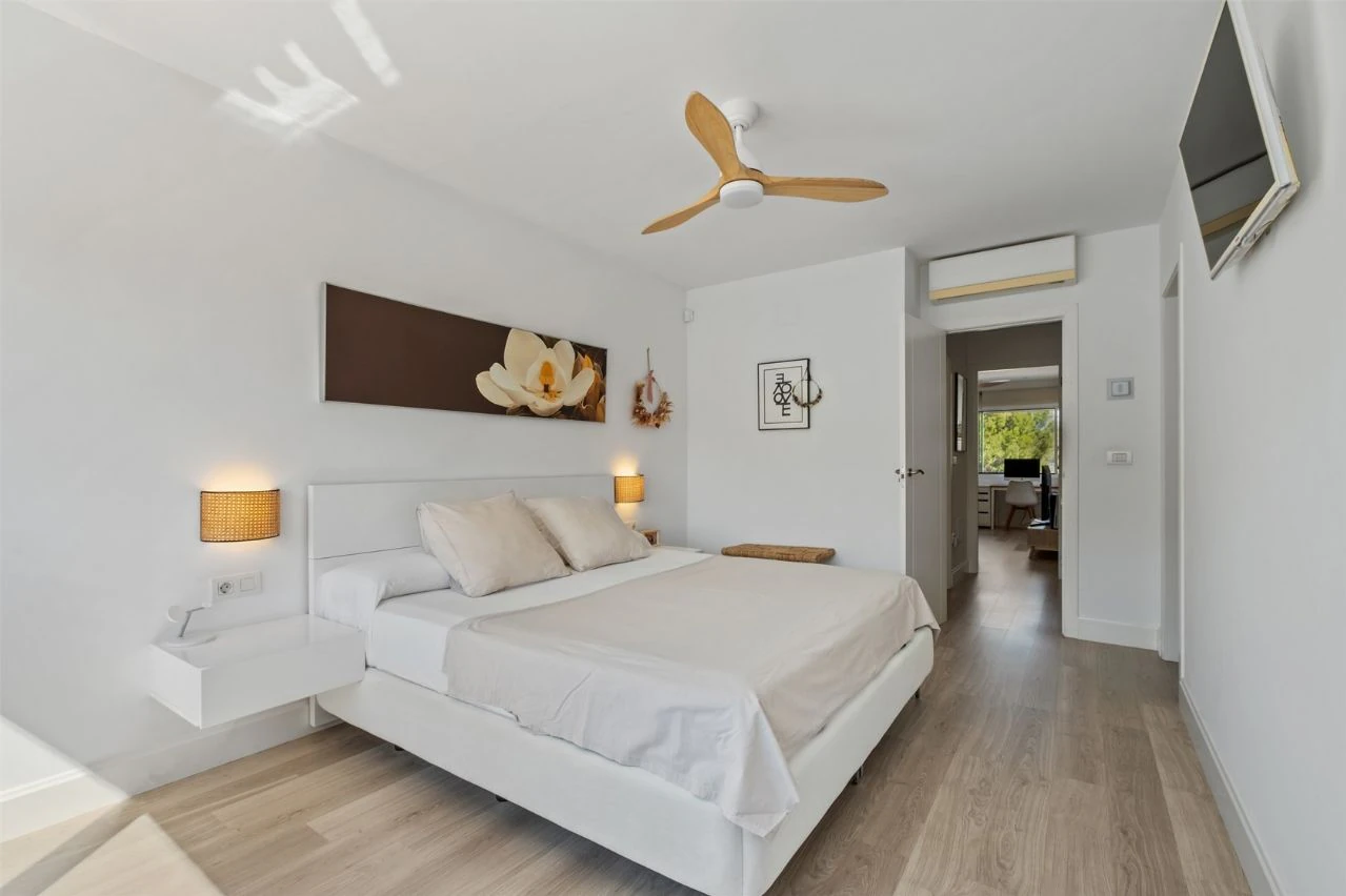 Villa moderne de deux habitations avec piscine, à deux pas de tous les services.
