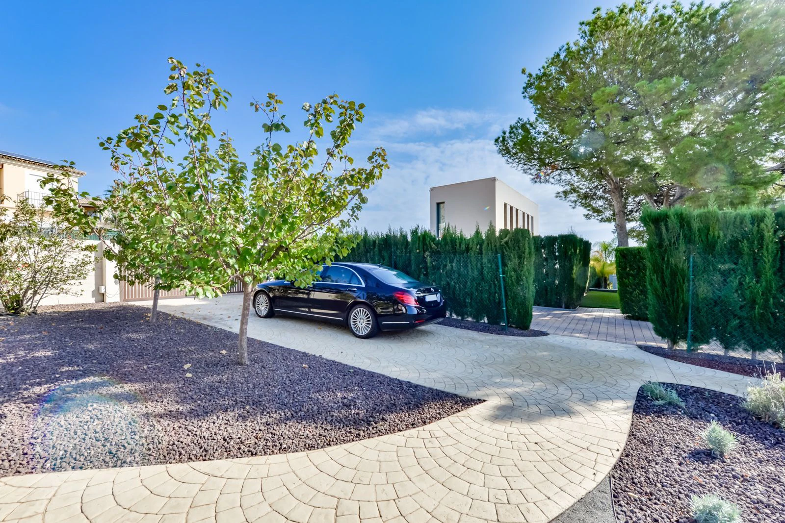 Moderne luxe villa in Sierra Cortina met een groot perceel