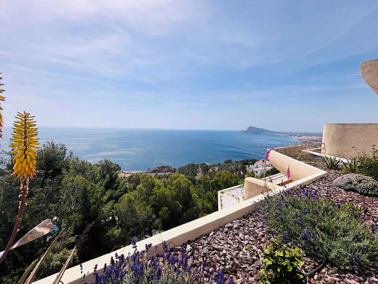 Apartment with panoramic views in Altea Hills