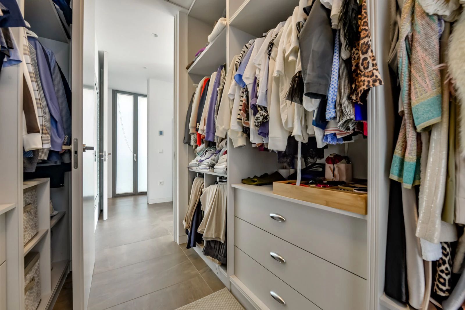 Moderne luxe villa in Sierra Cortina met een groot perceel