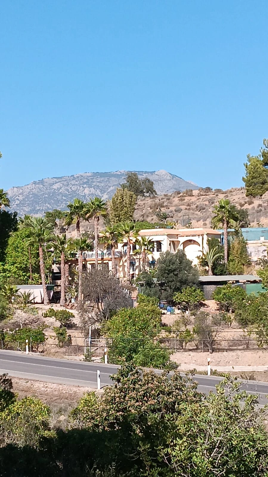 Villa à La Nucia avec un grand terrain.