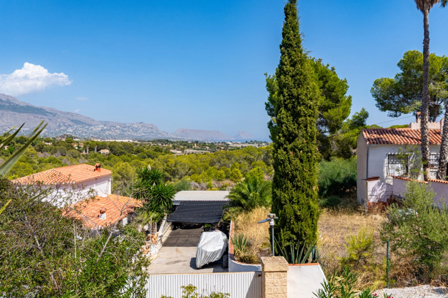 Villa de luxe sur un terrain de 5943 m2 avec vue panoramique.
