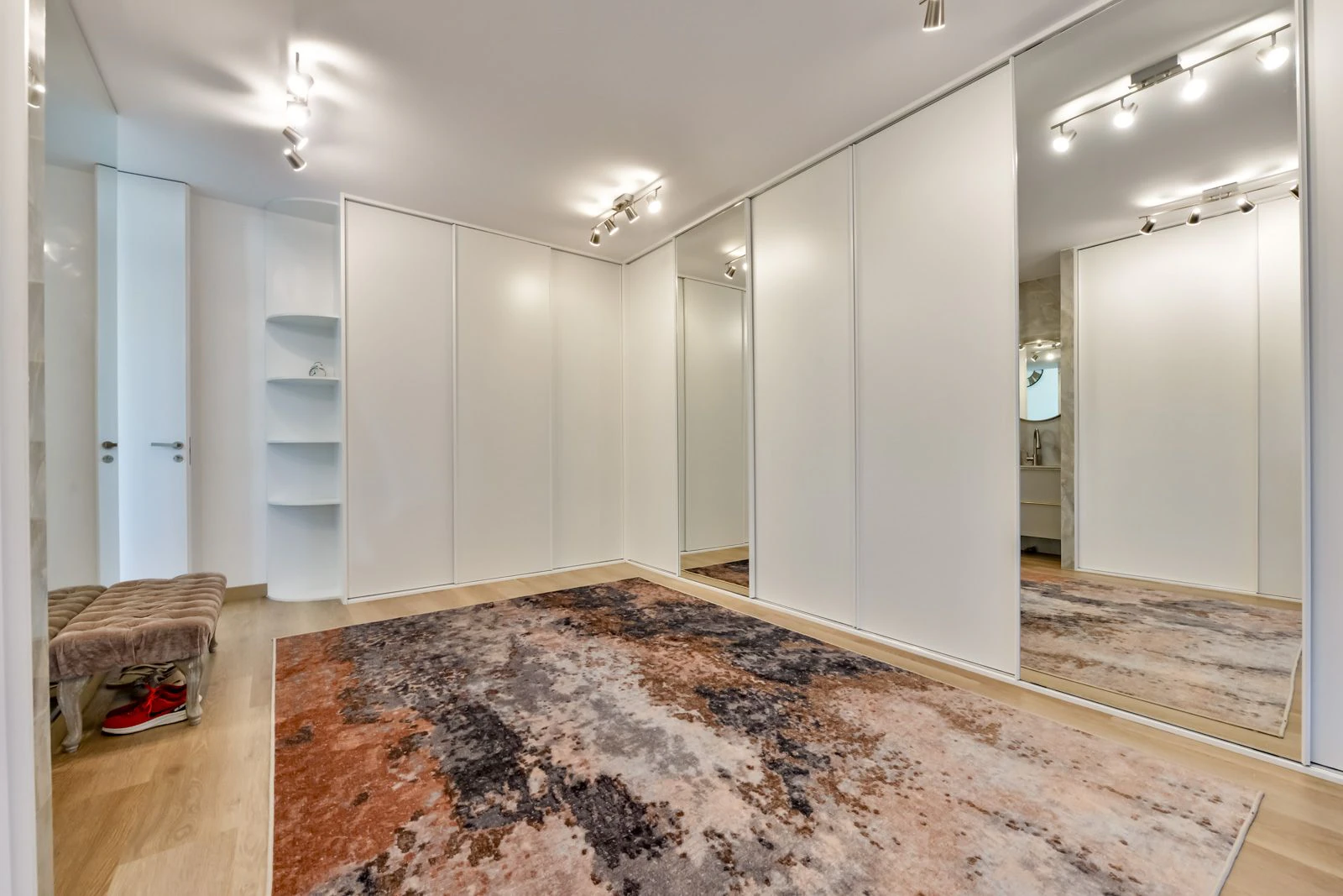 Moderne luxe villa in Sierra Cortina met een groot perceel