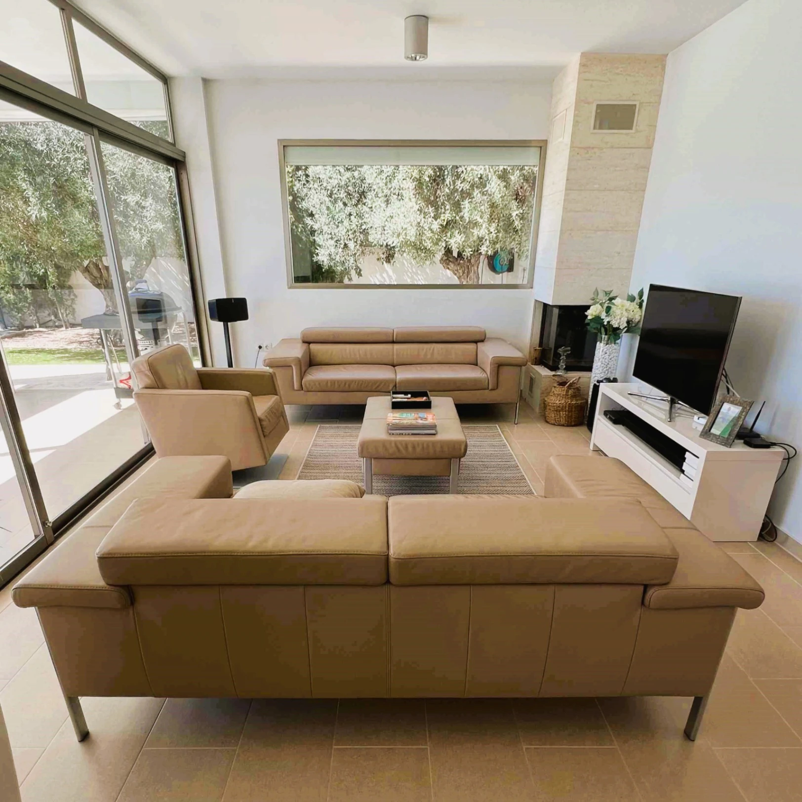 Villa moderne à Altea la Vella avec vue sur la mer et la montagne.