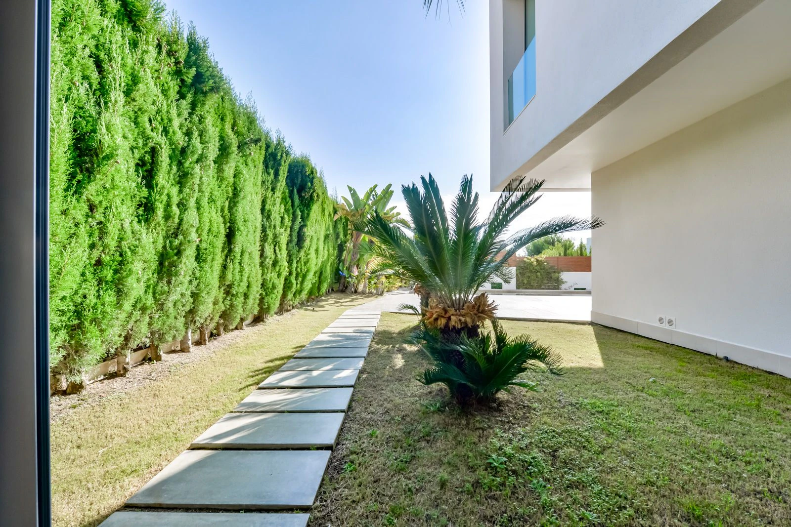 Moderne luxe villa in Sierra Cortina met een groot perceel